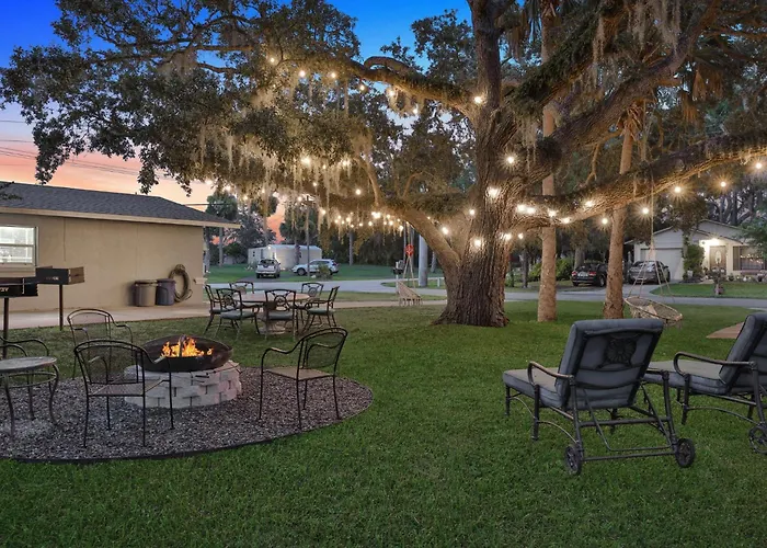 Nature Coast Getaway #2 - Comfy 2 Bedroom
