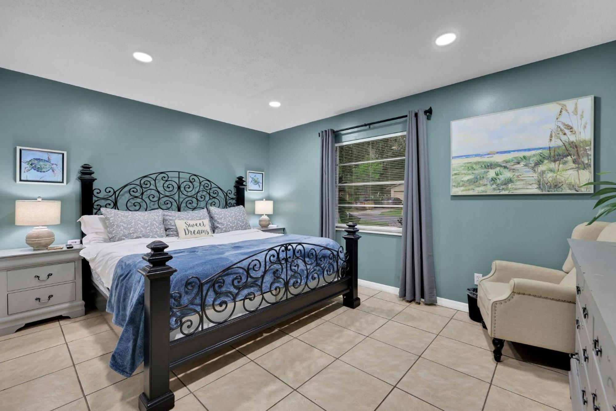 Nature Coast Getaway #2 - Comfy 2 Bedroom Holiday home